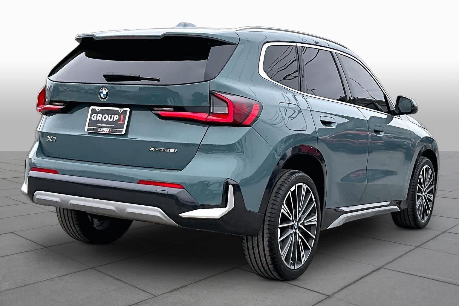 Used 2025 Green Metallic BMW xDrive28i image 13