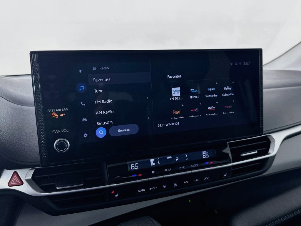 Used 2025  Toyota XLE AWD image 14