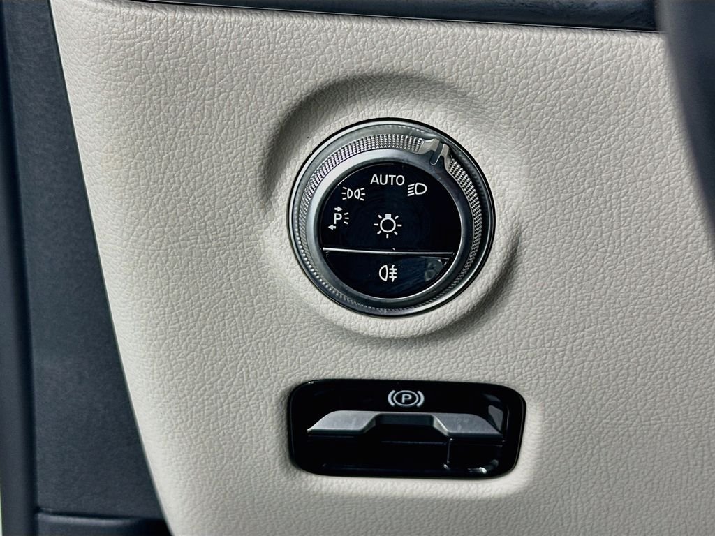 Certified Used 2025 White Mercedes-Benz C 300 image 10