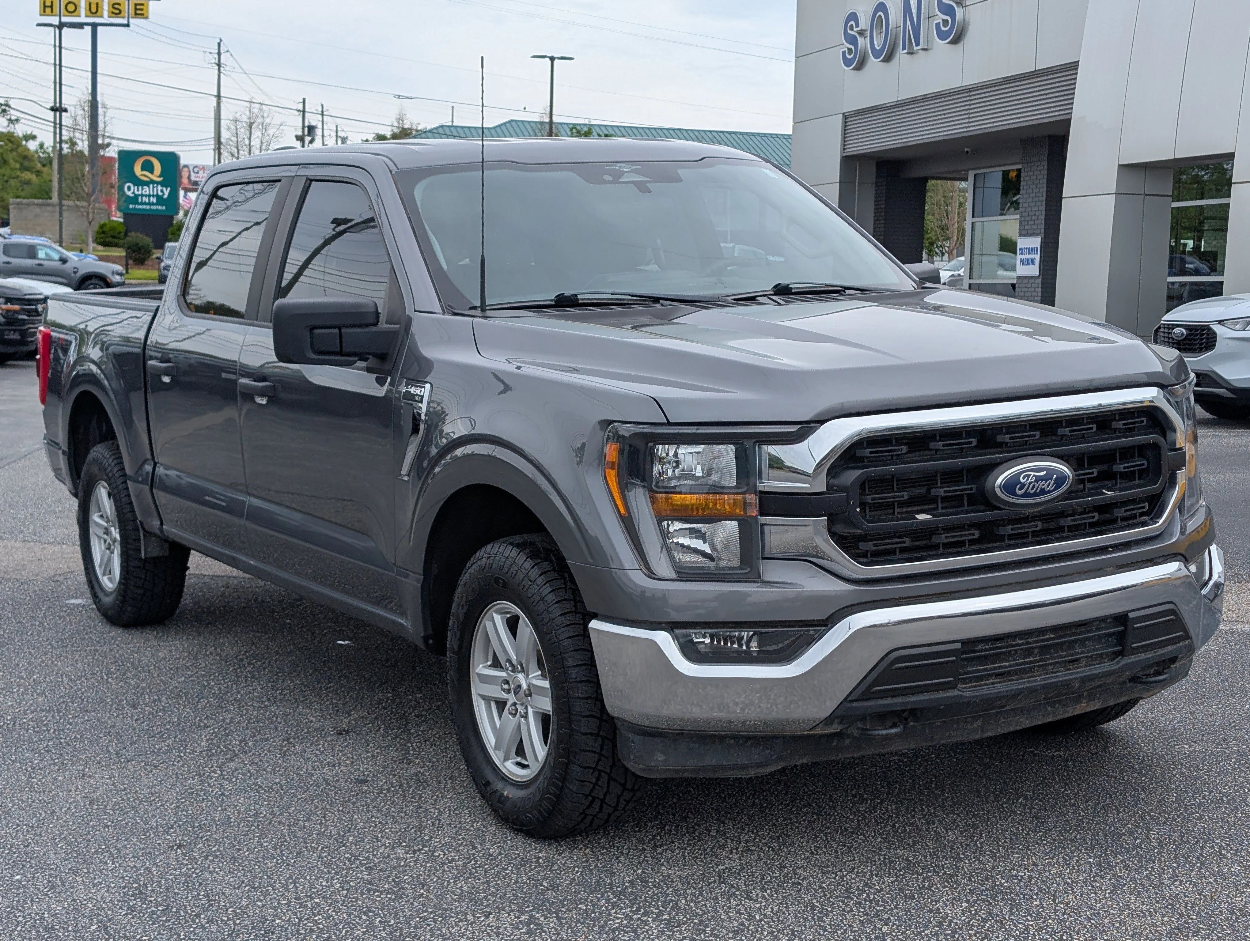Used 2023 Gray Metallic Ford XLT image 4