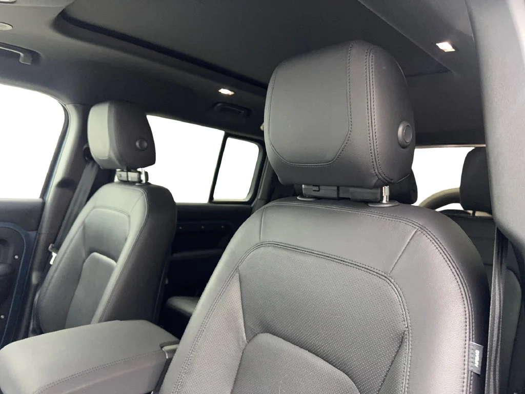 Used 2023 Blue Land Rover SE image 28