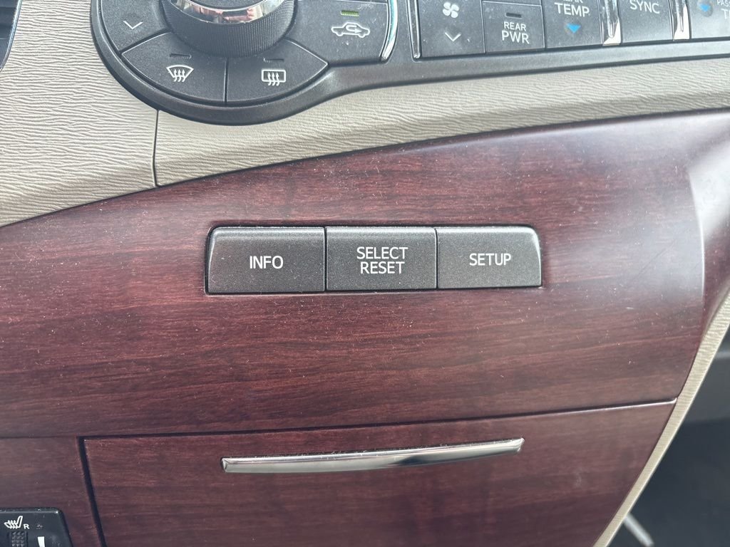 Used 2013 Black Toyota XLE image 30