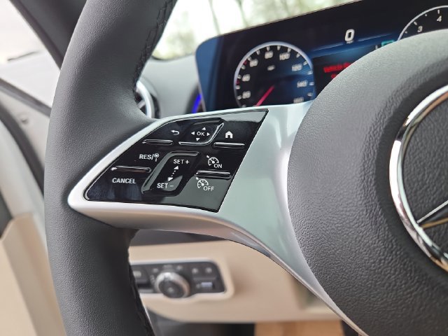 New 2026 Polar White Mercedes-Benz GLB250 image 19