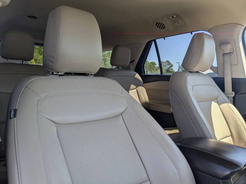 Used 2023  Ford Limited image 29