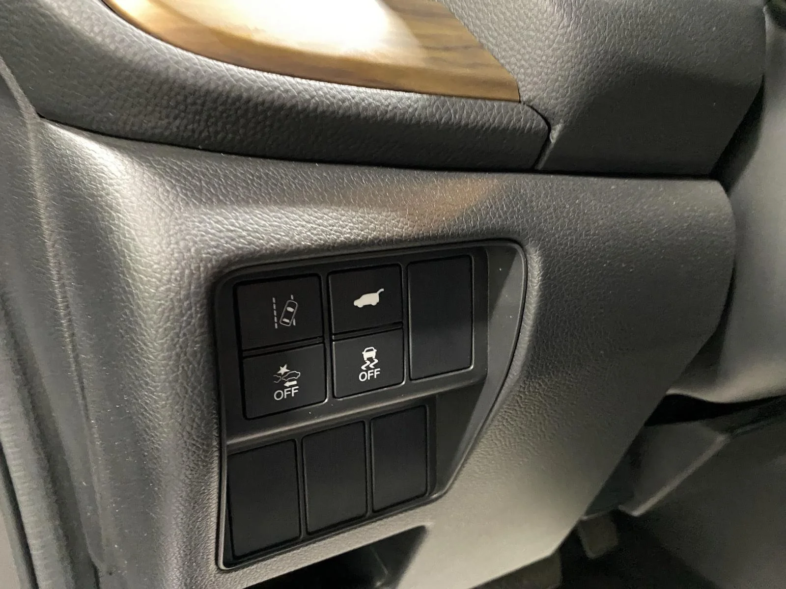Used 2019 Modern Steel Metallic Honda Touring image 14