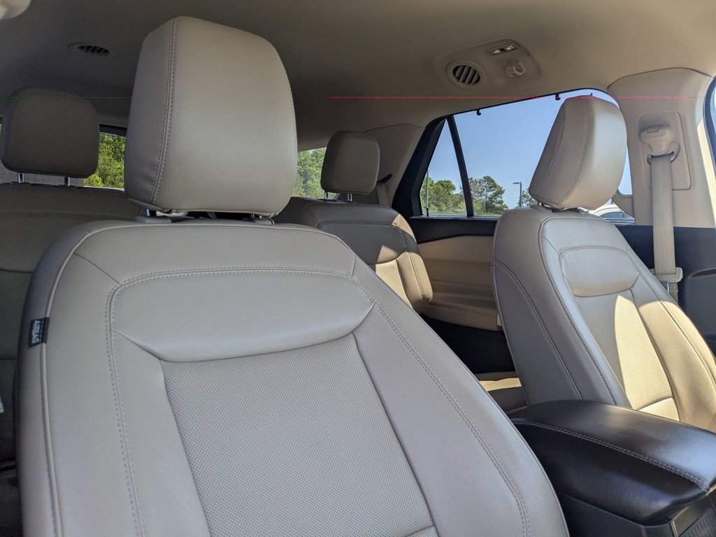Used 2023  Ford Limited image 29
