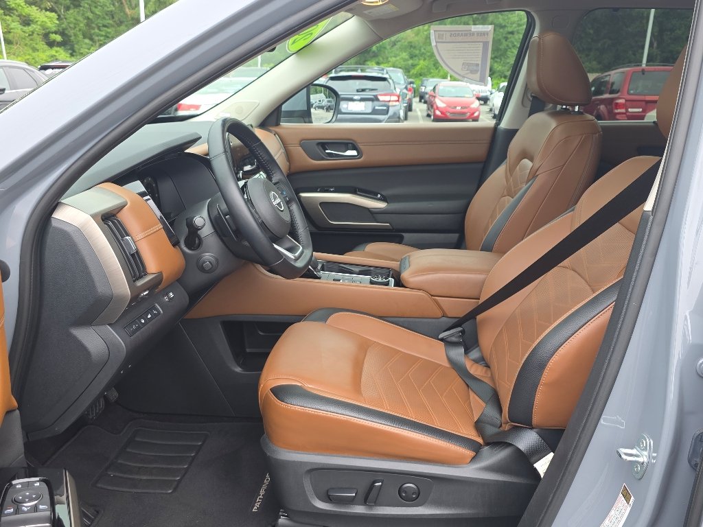 Used 2023 Boulder Gray Pearl Nissan Platinum image 36