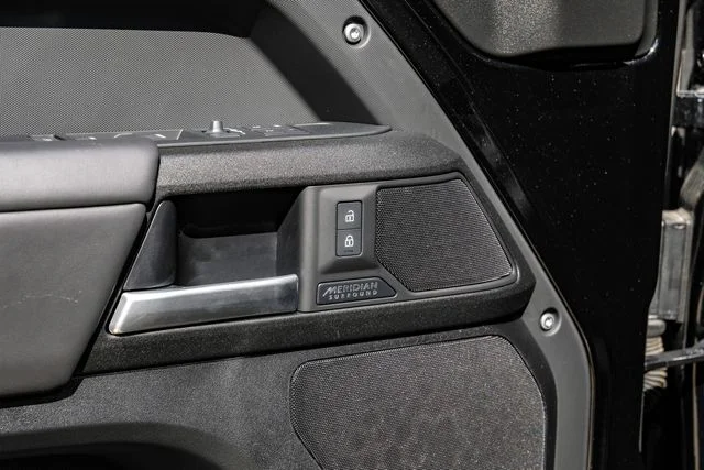 2025 Land Rover Defender V8 - Photo 64