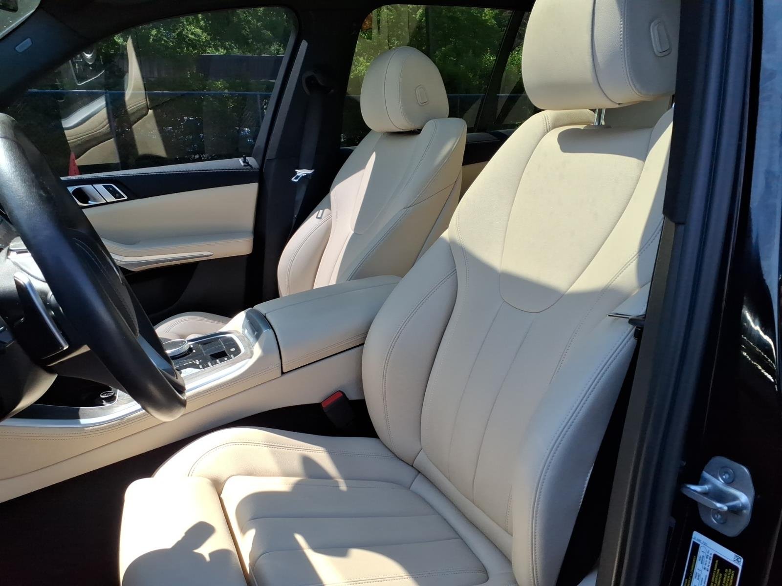 Used 2022 Black BMW xDrive40i image 16