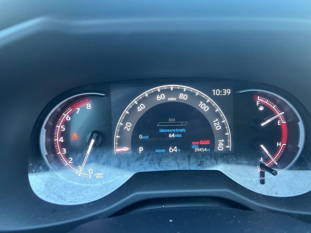 Used 2024 Ice Toyota LE image 9