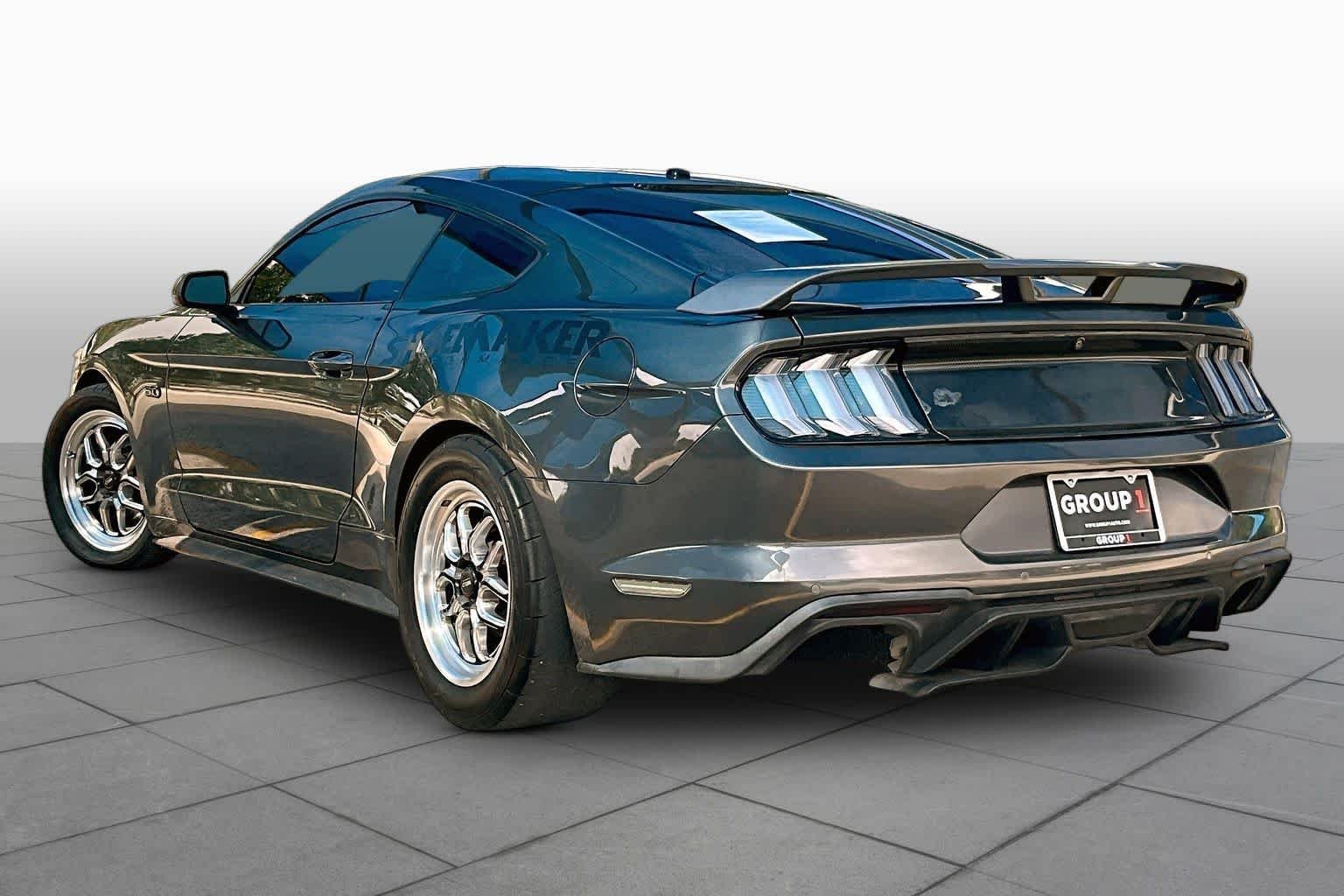 Used 2019 Magnetic Metallic Ford GT Premium image 11