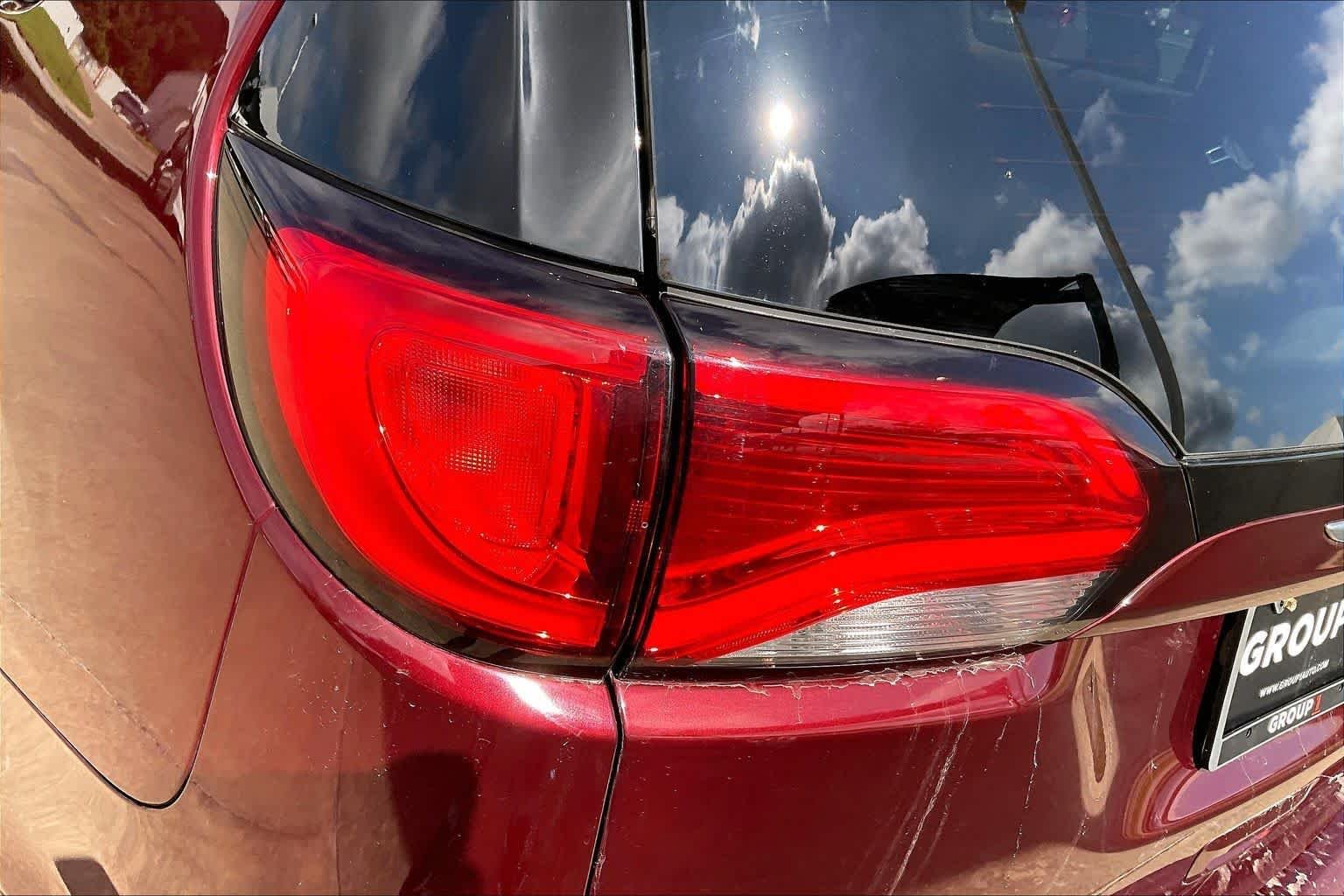 Used 2017 Velvet Red Pearlcoat Chrysler Touring-L image 26