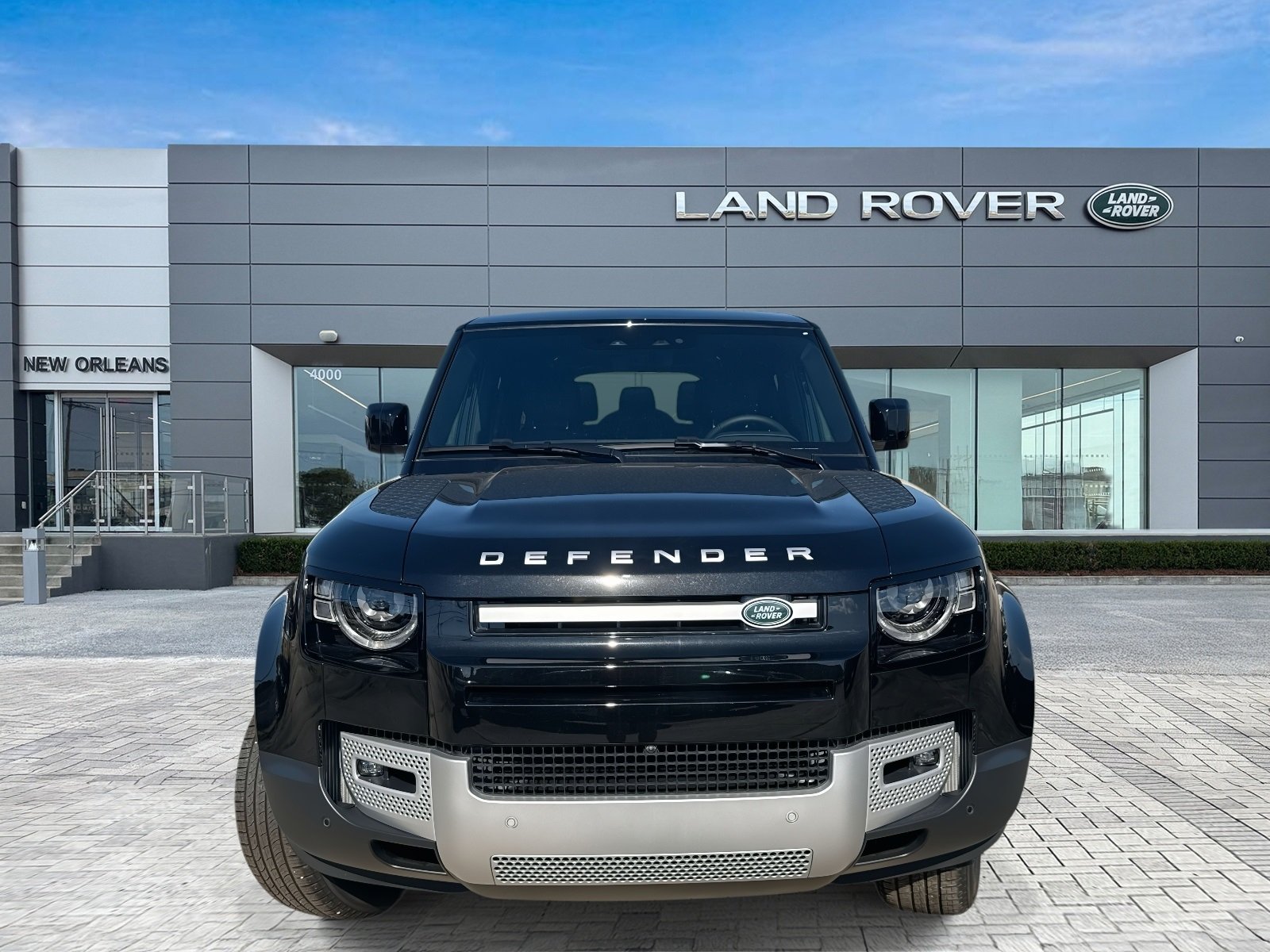 2025 Land Rover Defender 130 S photo 4