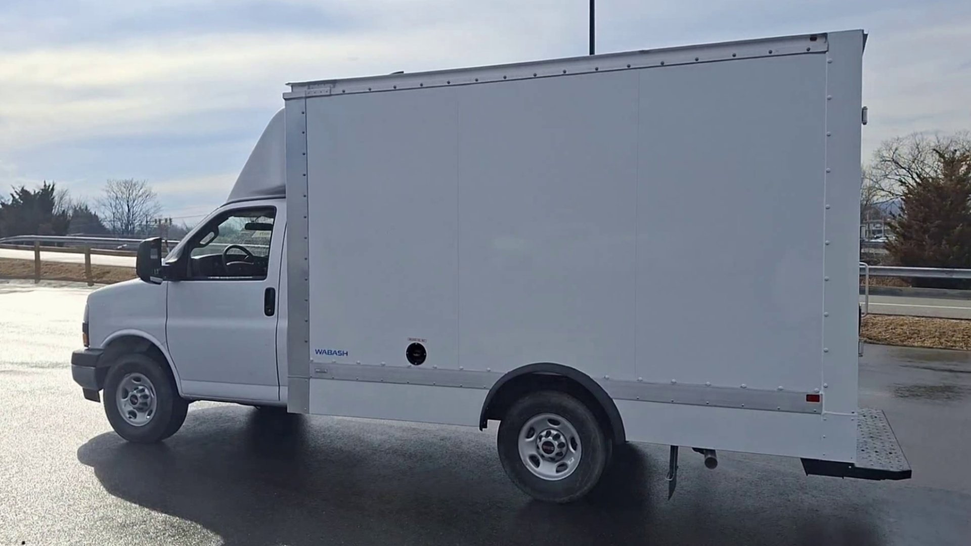 New 2025 Summit White GMC 1WT image 31