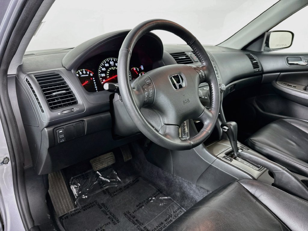 Used 2005 Silver Frost Metallic Honda EX-L image 10