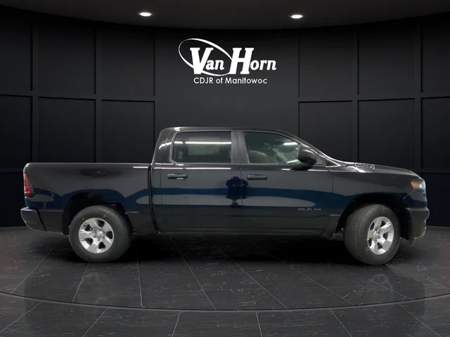 New 2026 Diamond Black Crystal Pearl-Coat Exterior Paint RAM Tradesman image 8