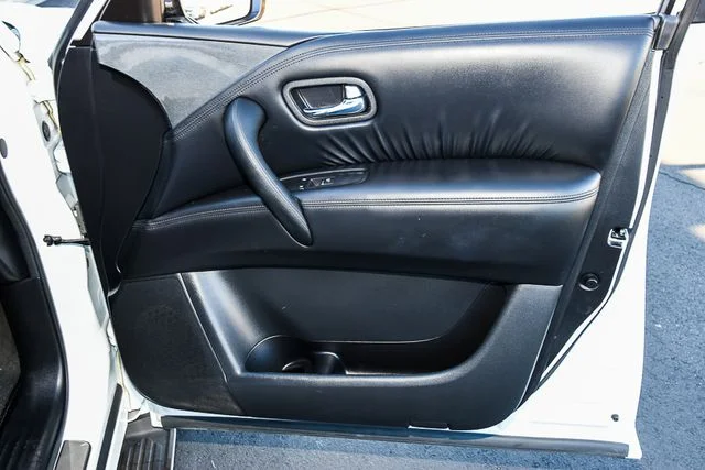 Used 2022 White Nissan SL image 25
