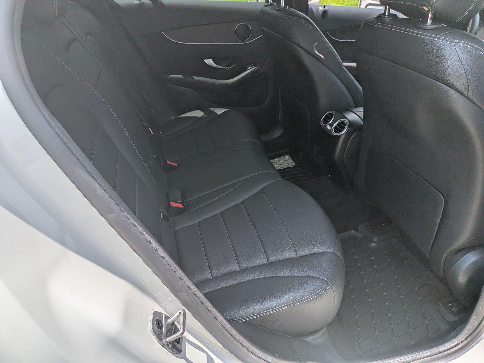 Used 2022 Polar White Mercedes-Benz GLC 300 image 33