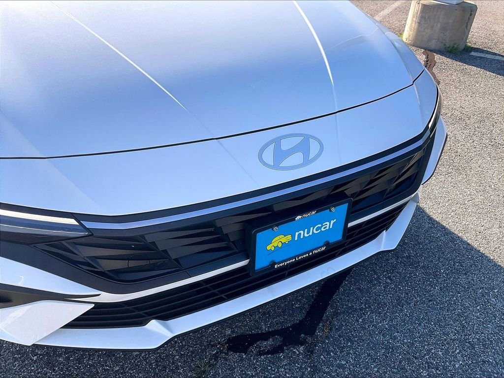 Used 2025 White Hyundai SEL Sport image 30