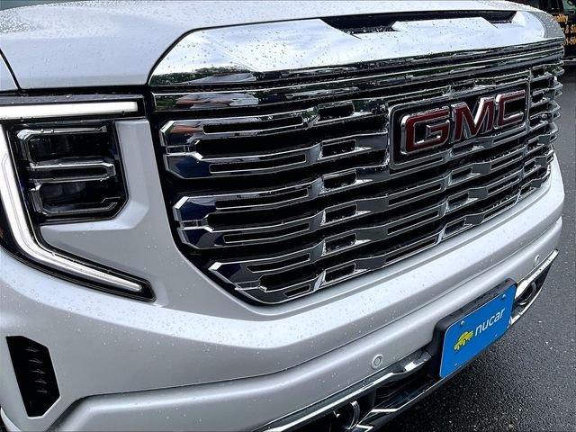 Used 2023 White GMC Denali image 31