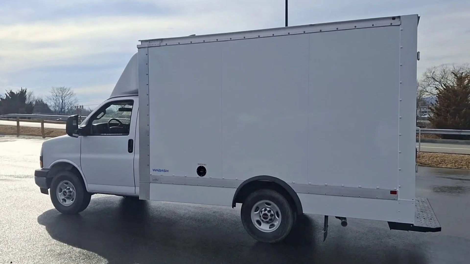 New 2025 Summit White GMC 1WT image 31