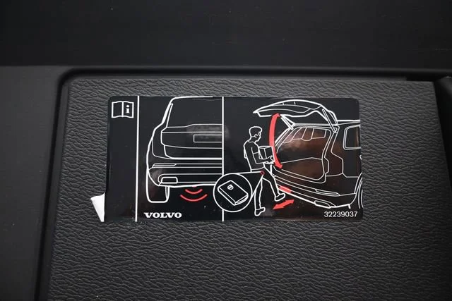 Used 2019 Grey Volvo Momentum image 25