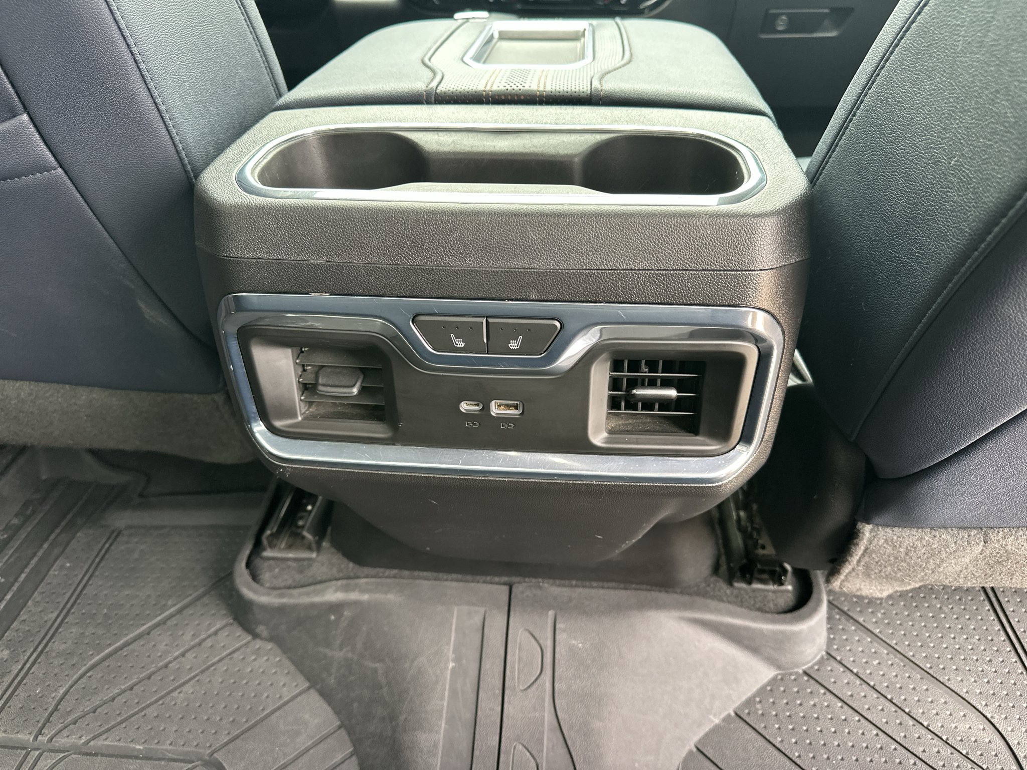 Used 2022 Iridescent Pearl Tricoat Chevrolet High Country image 39