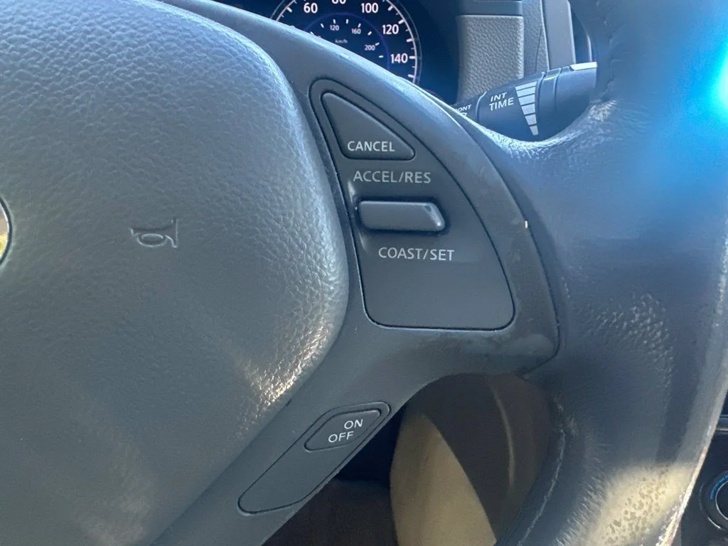 Used 2010 Moonlight White INFINITI Journey image 17