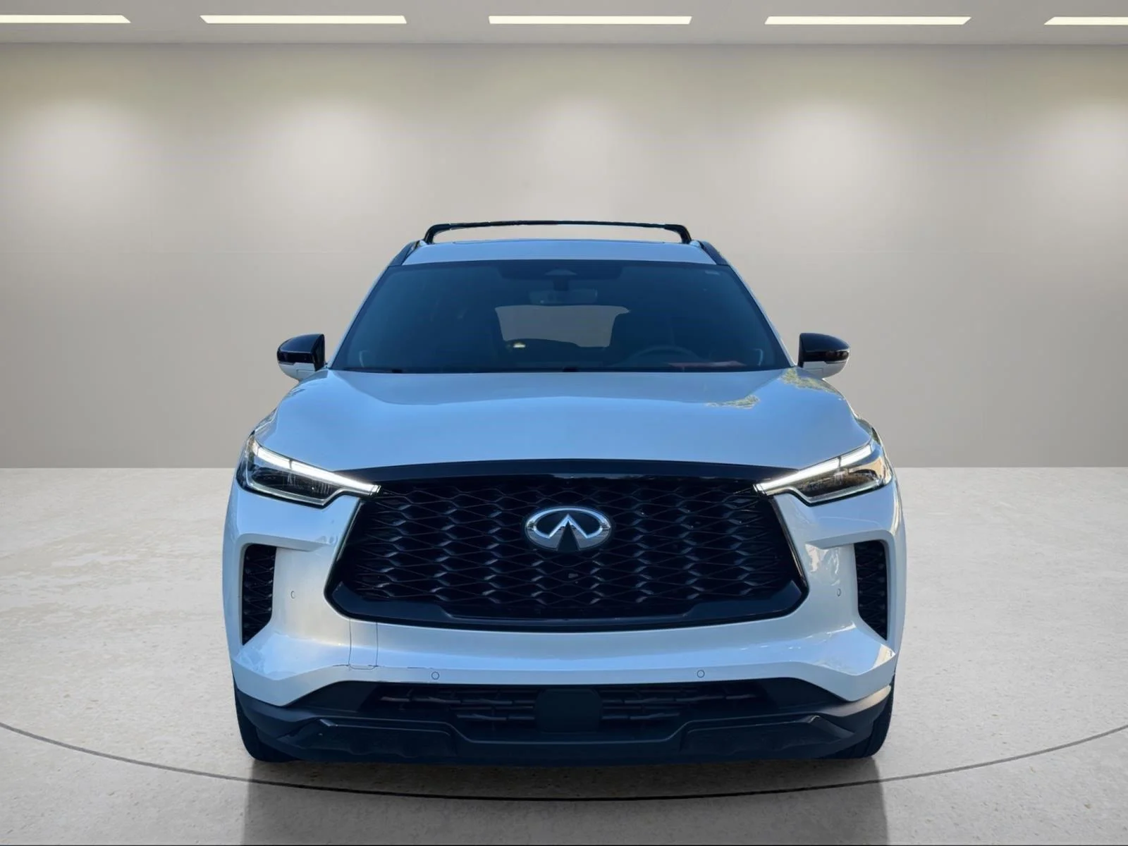 Used 2025 Majestic White INFINITI LUXE image 8