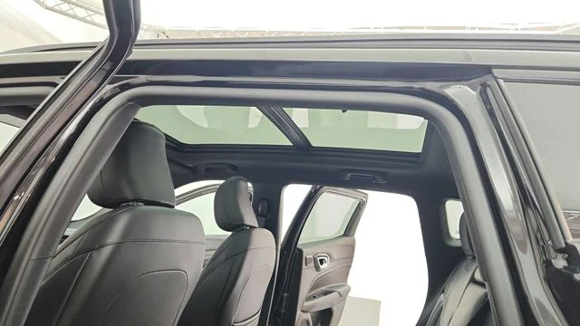New 2026 Diamond Black Crystal Pearl-Coat Exterior Paint Jeep Trailhawk image 17