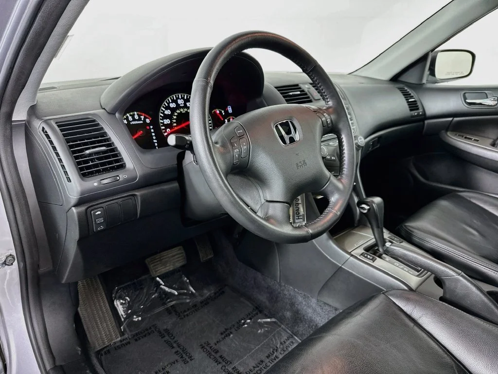 Used 2005 Silver Frost Metallic Honda EX-L image 10