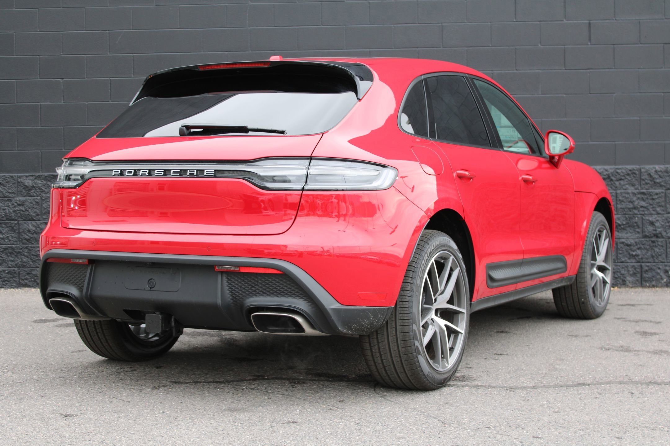 2026 Porsche Macan - Photo 9