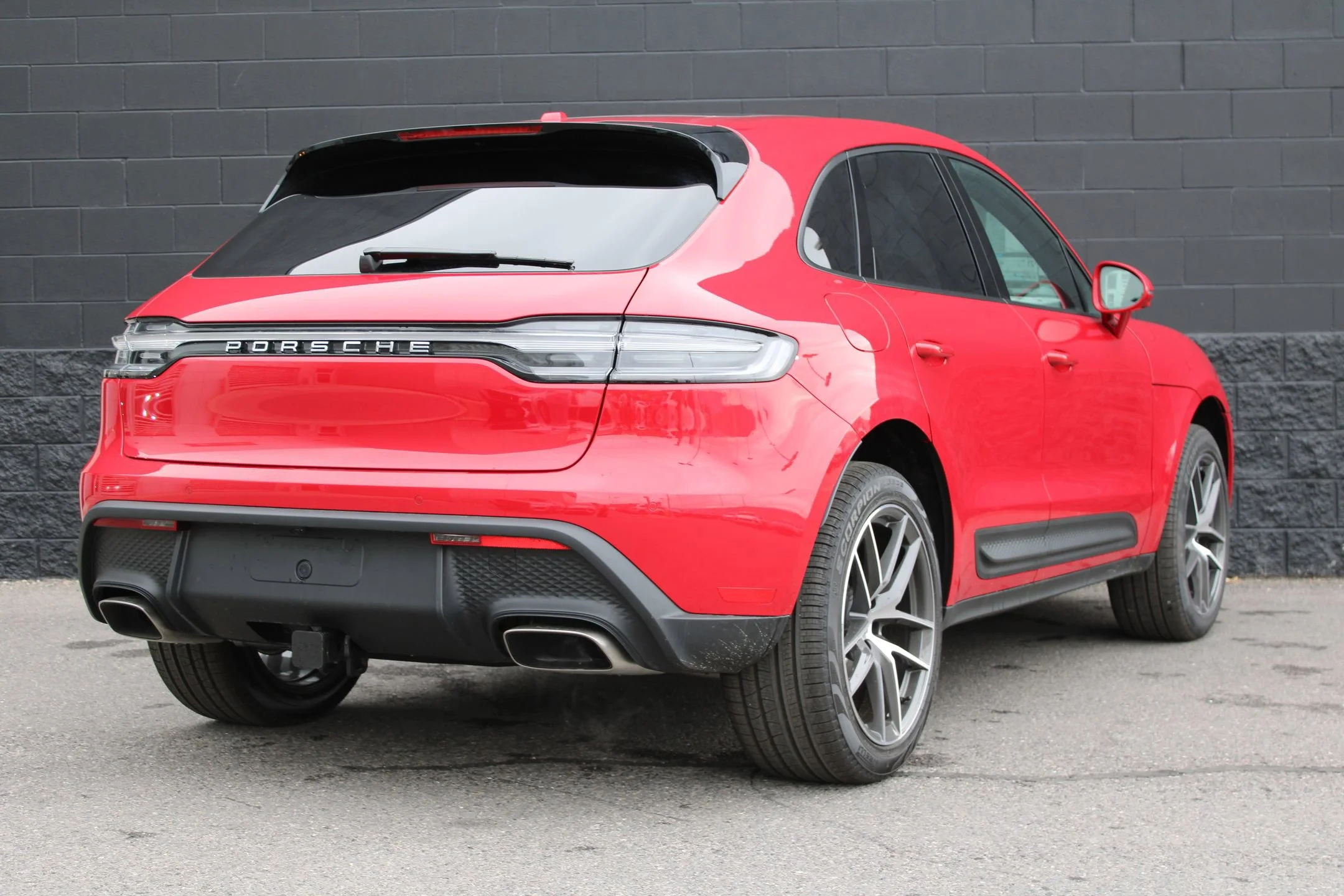 2026 Porsche Macan - Photo 9
