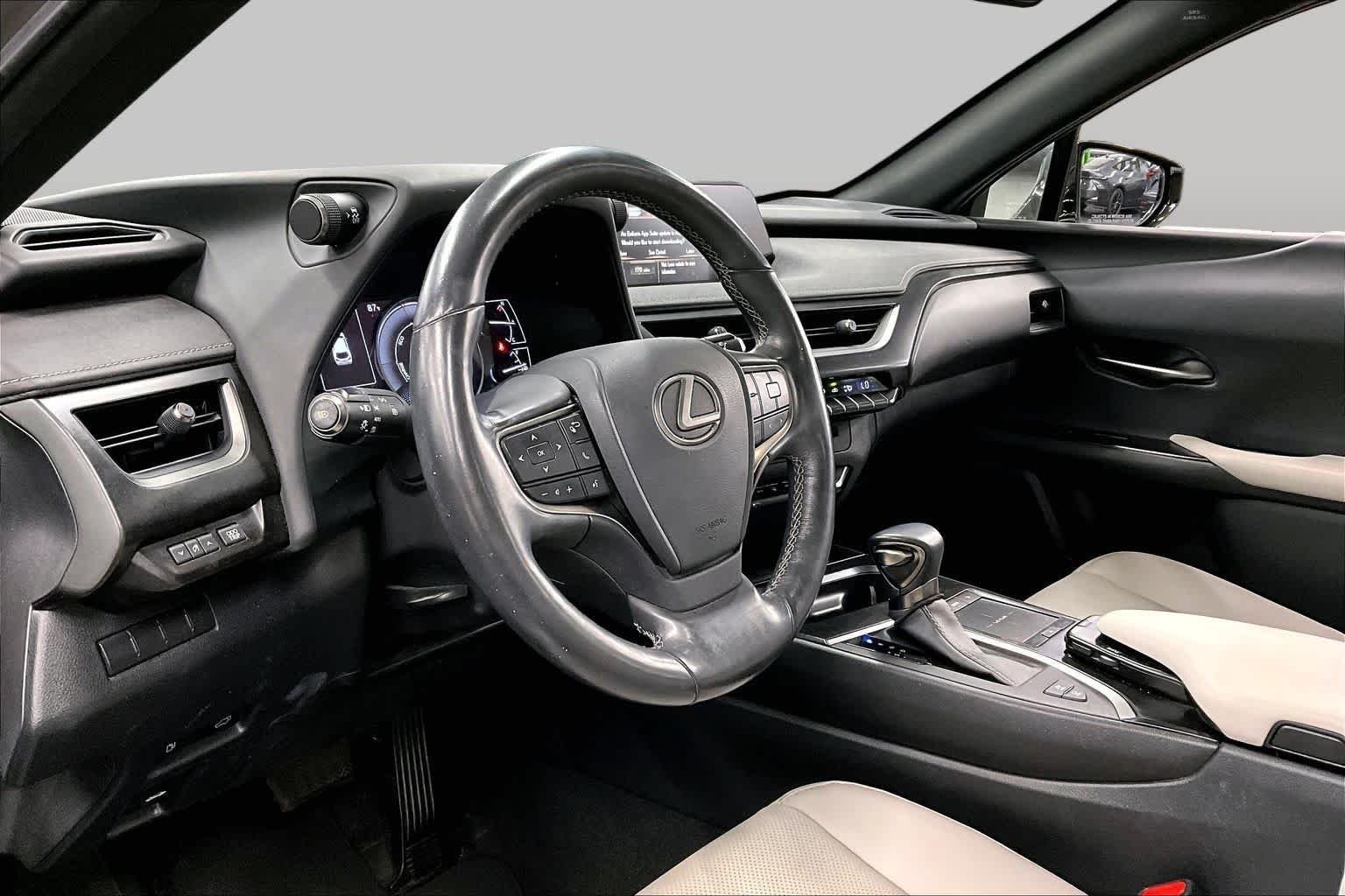 Used 2019 Atomic Silver Lexus  image 17