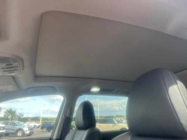 Certified Used 2022 Crystal White Pearl Subaru Onyx Edition image 11