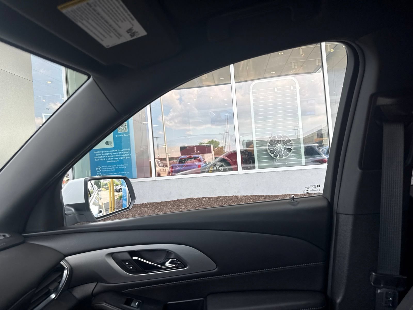 Used 2023 Summit White Chevrolet LT Cloth image 29