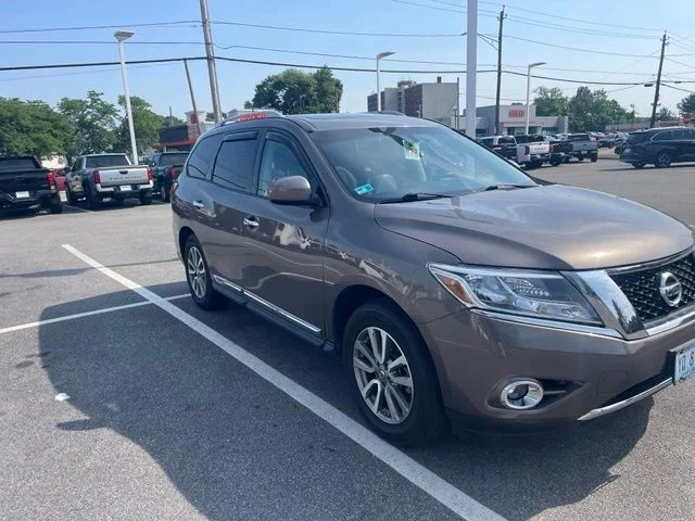 Used 2014 Brown Nissan SL image 1