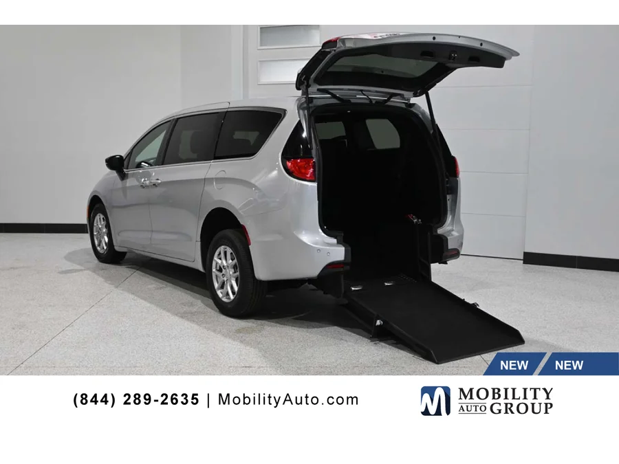 2026 Chrysler Voyager's photo
