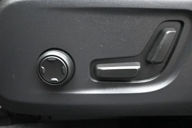 Used 2023 Black Volvo B5 Core image 10