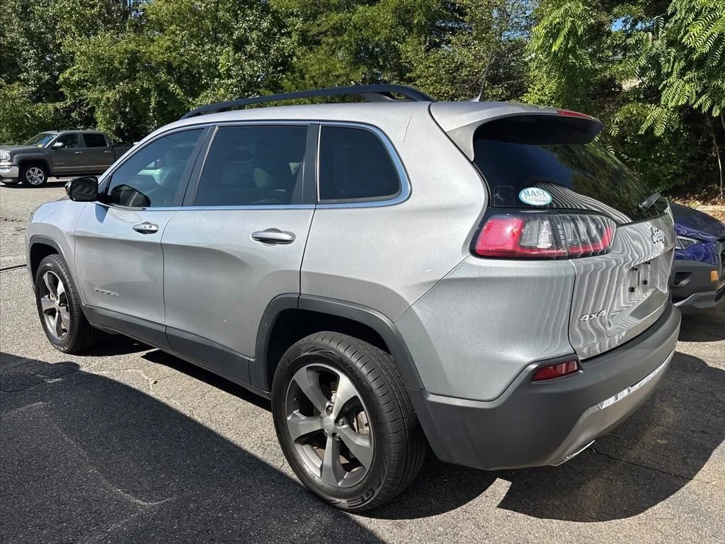 Used 2022 Silver Jeep Limited image 11