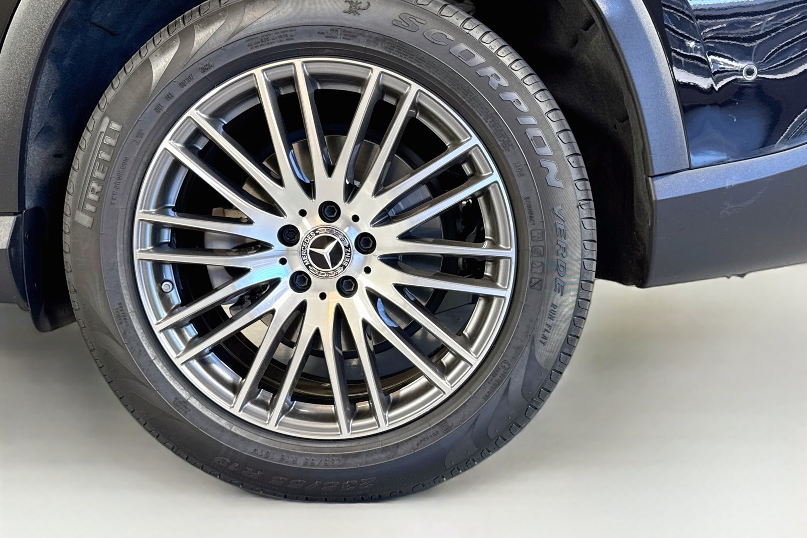 Used 2024 Obsidian Black Metallic Mercedes-Benz GLC 300 image 29