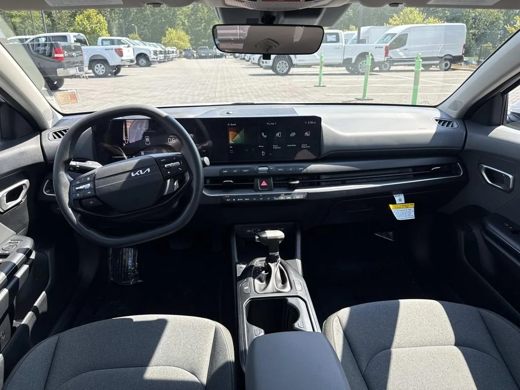 Used 2025 White Kia LXS image 11