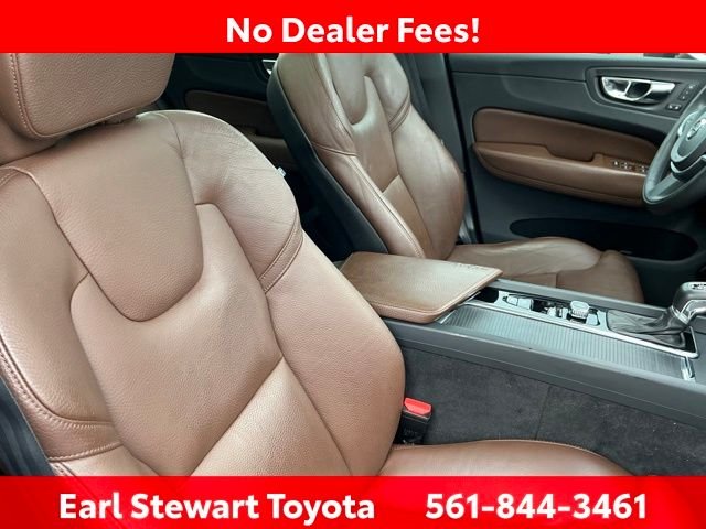 Used 2019 White Volvo T5 Momentum image 44