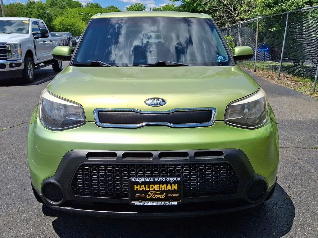 Used 2014 Green Kia Base image 2