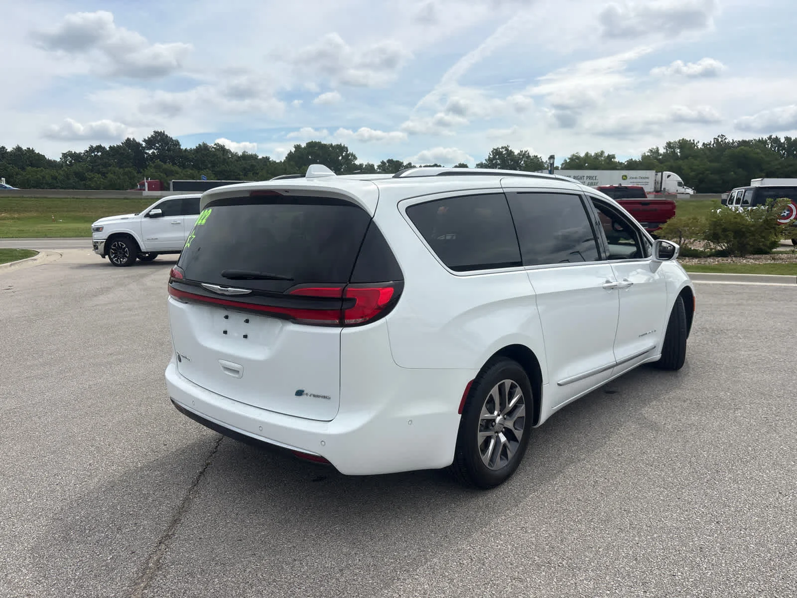 Used 2022 Bright White Clearcoat Chrysler Hybrid Pinnacle image 10