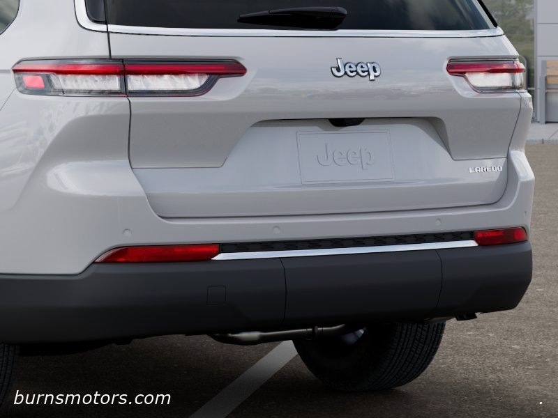 New 2026 Bright White Clear-Coat Exterior Paint Jeep Laredo X image 13