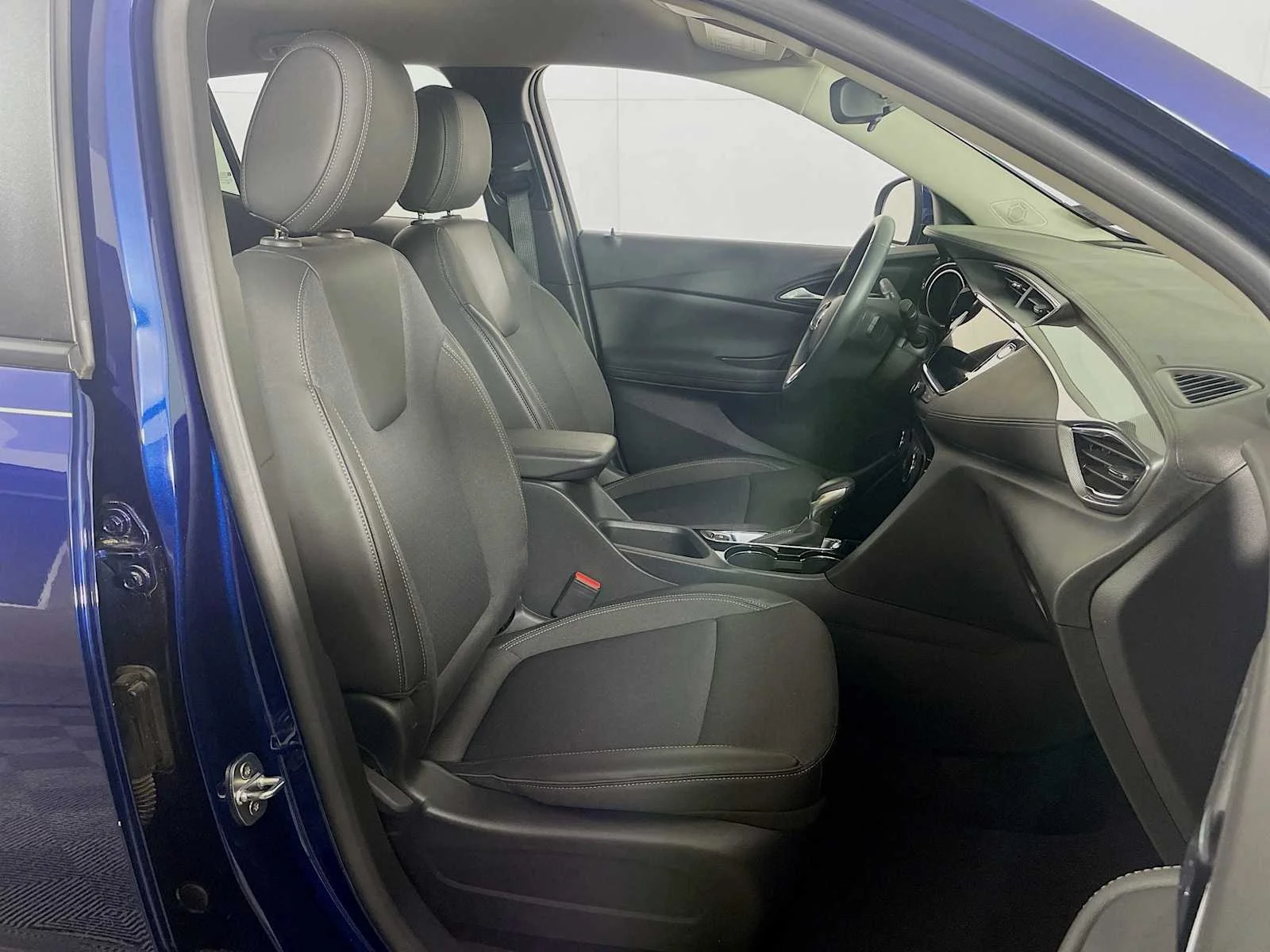 Used 2023 Sapphire Metallic Buick Preferred image 24