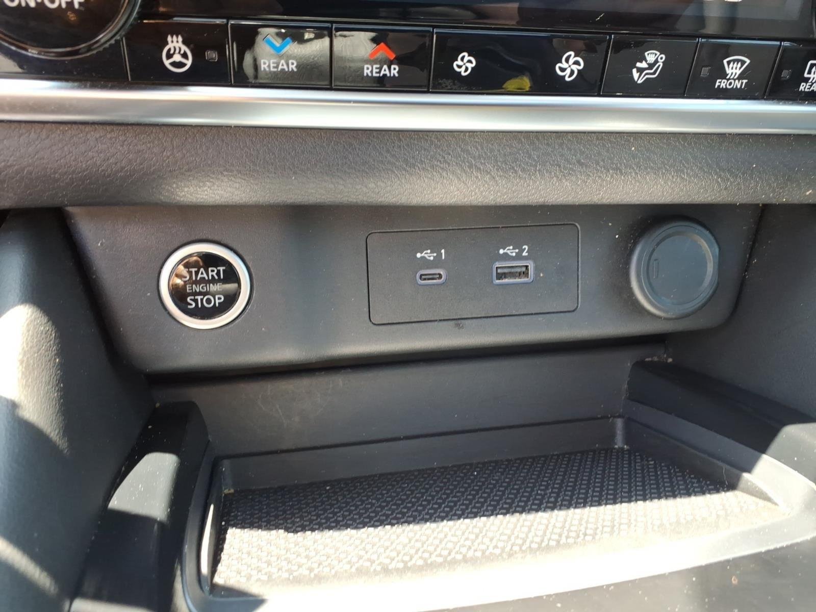 Used 2021 Pearl White Tricoat Nissan SL image 29