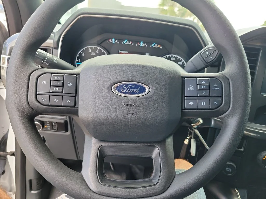 Used 2023 Oxford White Ford XL image 17
