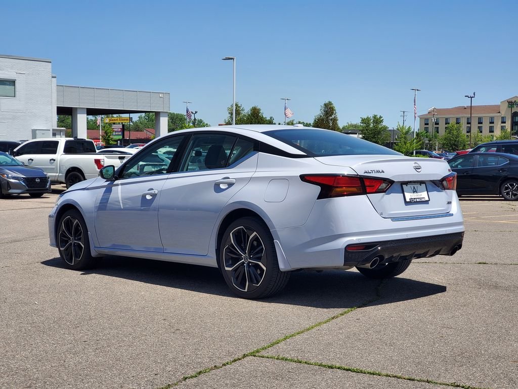 Used 2023 GRAY SKY PEARL Nissan 2.5 SR image 3